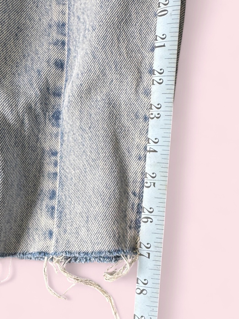 NWOT Levis High Waist Altered Mom
Jeans 28 Blue - Picture 4 of 8